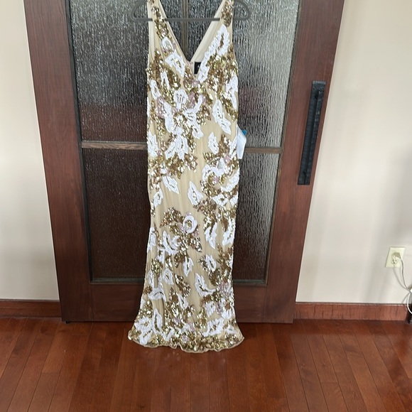 NWT $598 Mac Duggal size 12 v-Neck Sleeveless Floral Embellished  Sequin Gown - Picture 4 of 15